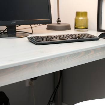 Bejcowanie biurka sosnowego DIY – bejca dla każdego