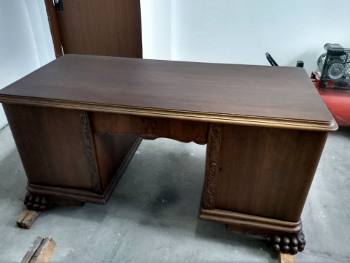 Renowacja mebli z początku XX wieku – biurko z przedwojennej Warszawy