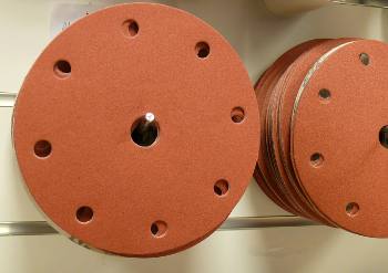 Wyroby ścierne nasypowe. Dobór ziarna i nasypu w zależności od powierzchni roboczej